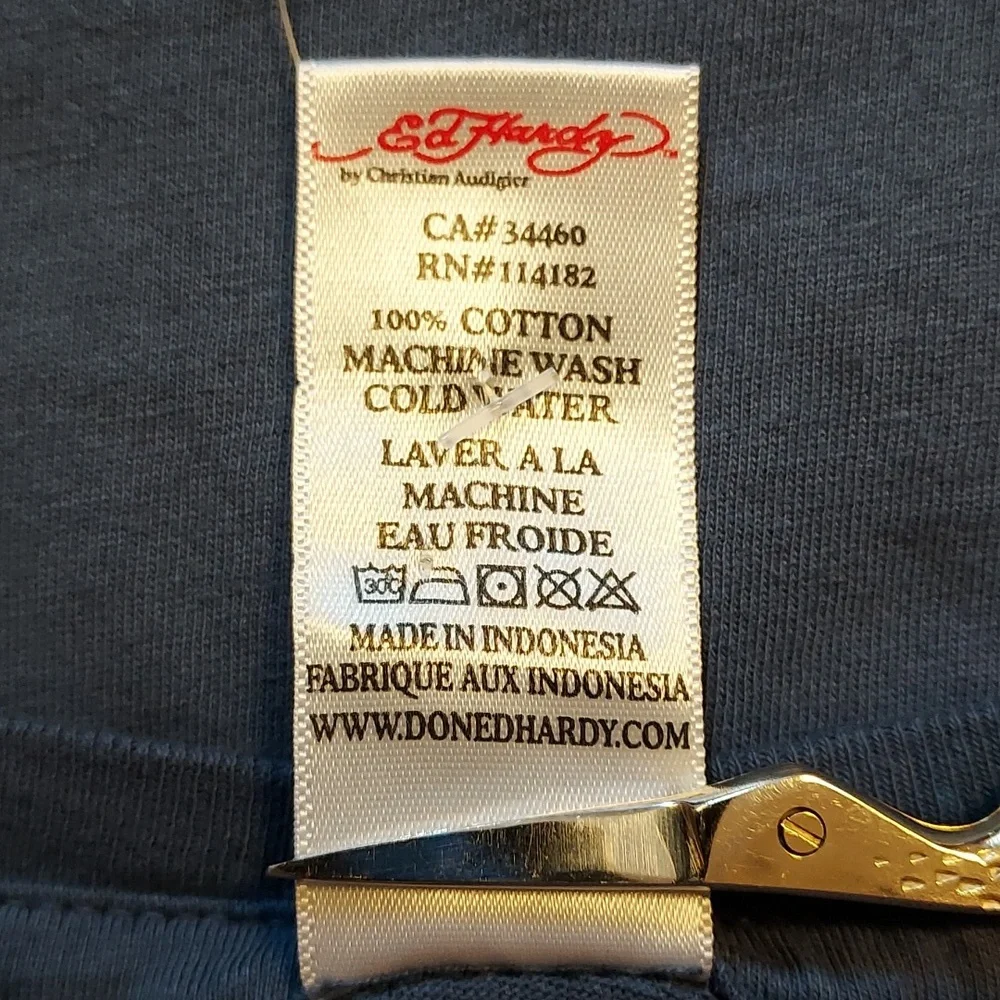 NWT Vintage Ed Hardy Skull & Roses Graphic Tee by Christian Audigier - Picture 9 of 10